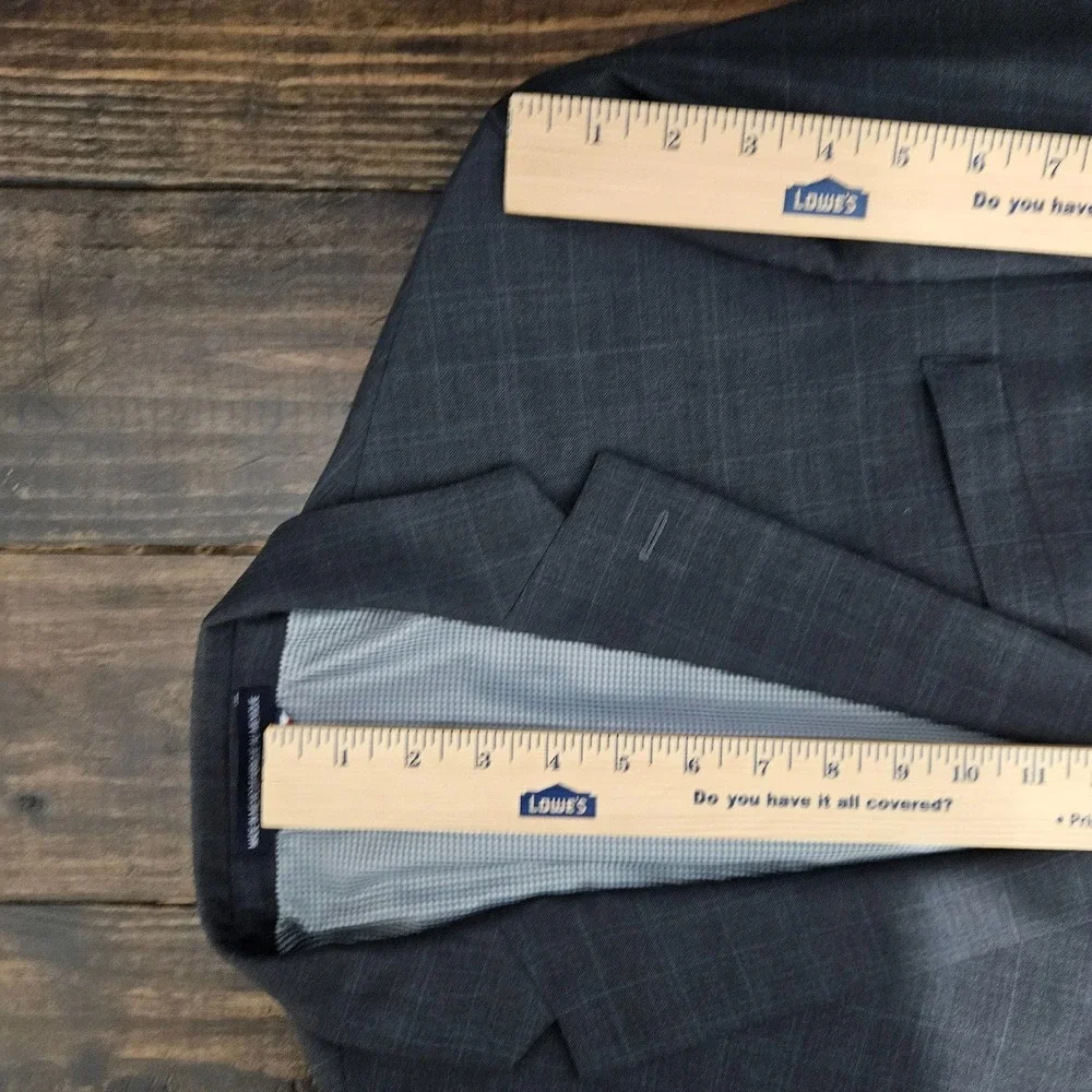 Tommy Hilfiger Men's Sport Coat Blazer Two Button Gray Plaid Wool Blend Size 44R